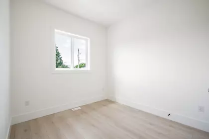 Hallway Photo of B 45945 Lewis Avenue, Chilliwack, BC