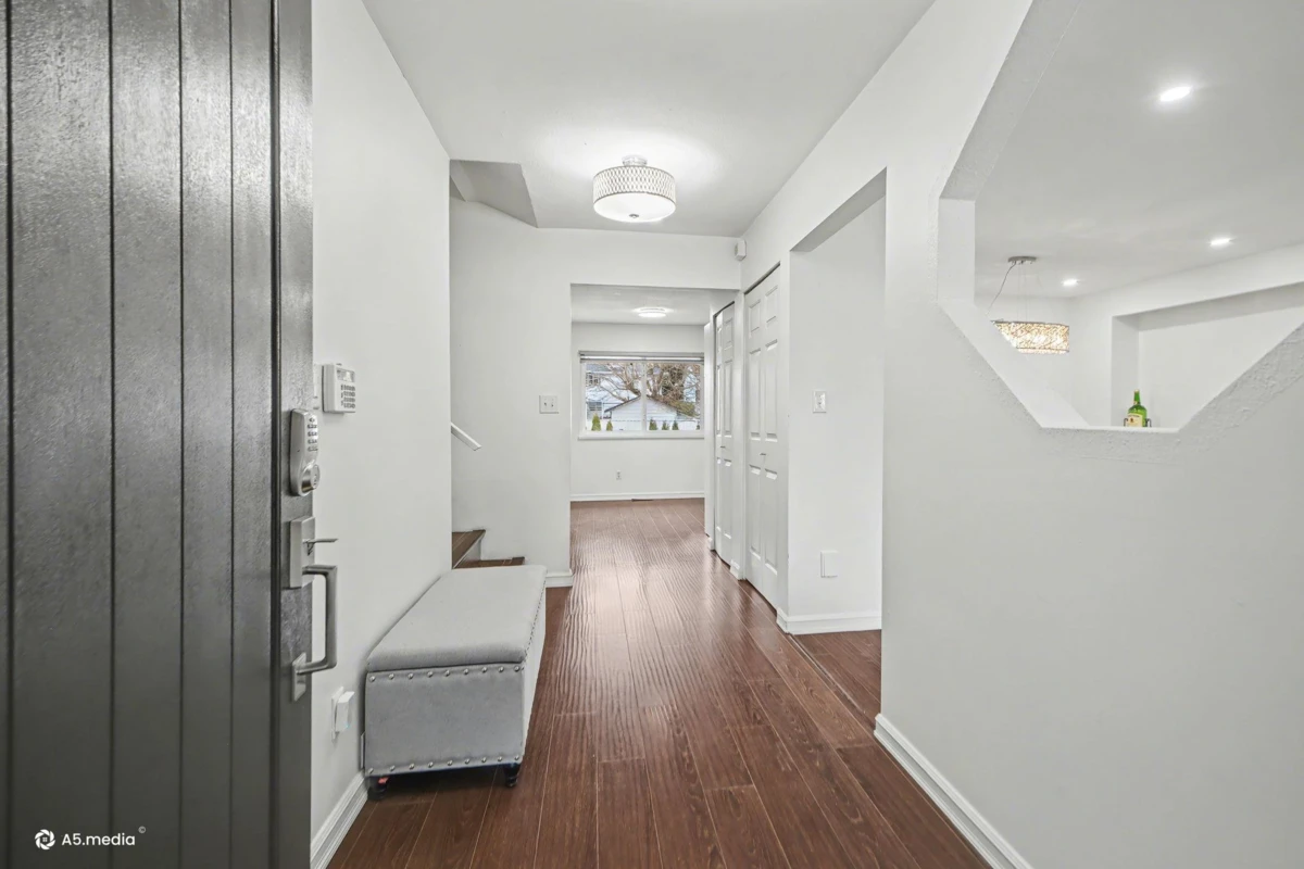 Dining Area Photo of 9279 156a Street, Surrey, BC