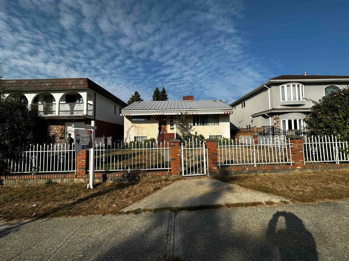 Exterior Rear Photo of 2621 E 8th Avenue, Vancouver, BC