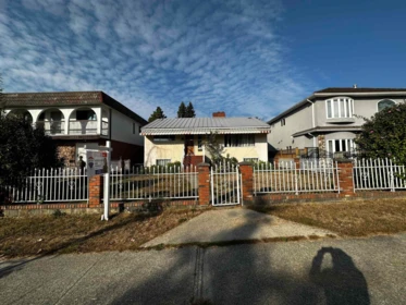 2621 E 8th Avenue, Vancouver, BC, Vancouver — Single Family Residence for sale