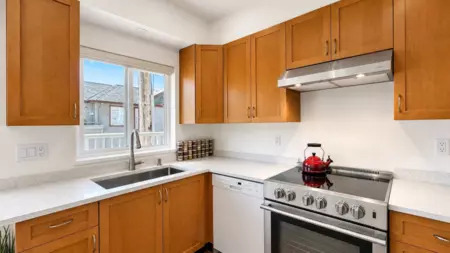 Primary Bedroom Photo of 13 915 Tobruck Avenue, North Vancouver, BC