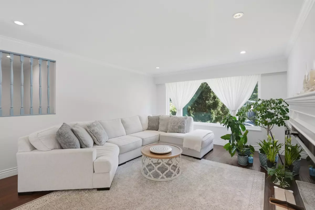 Dining Area Photo of 3693 Regent Avenue, North Vancouver, BC