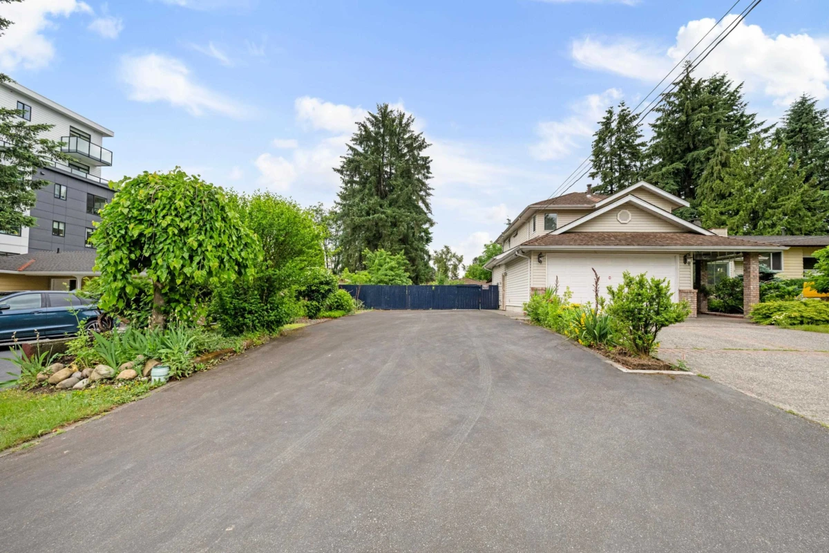 Family Room Photo of 14710 106 Avenue, Surrey, BC