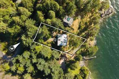 Front Yard Photo of 990 Windjammer Road, Bowen Island, BC
