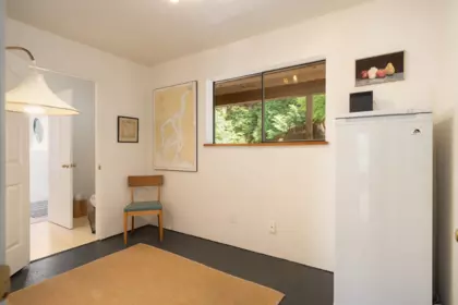 Hallway Photo of 990 Windjammer Road, Bowen Island, BC