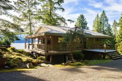 Outdoor Deck Photo of 990 Windjammer Road, Bowen Island, BC