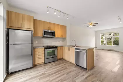 Kitchen Island Photo of 32 31098 Westridge Place, Abbotsford, BC