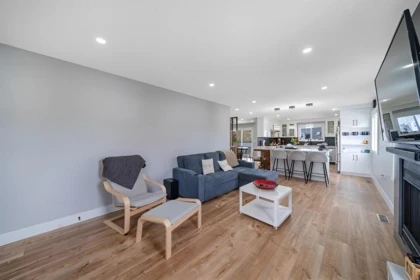 Entry Foyer Photo of 9482 153 Street, Surrey, BC