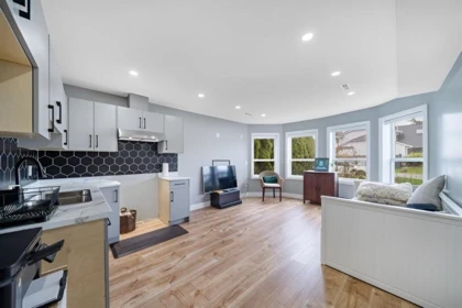 Mudroom Photo of 9482 153 Street, Surrey, BC