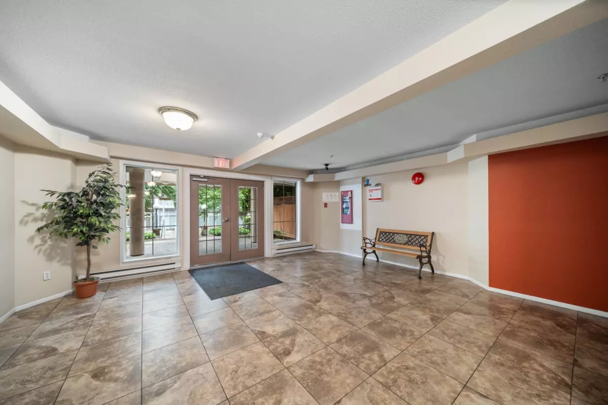 Family Room Photo of 412 525 Agnes Street, New Westminster, BC