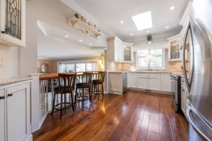 Kitchen Island Photo of 15239 29a Avenue, Surrey, BC