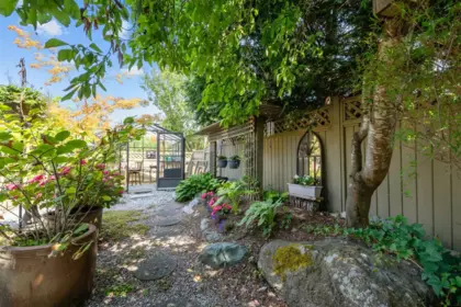 Swimming Pool Photo of 15239 29a Avenue, Surrey, BC