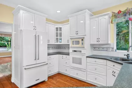 Kitchen Island Photo of 7 688 Citadel Drive, Port Coquitlam, BC