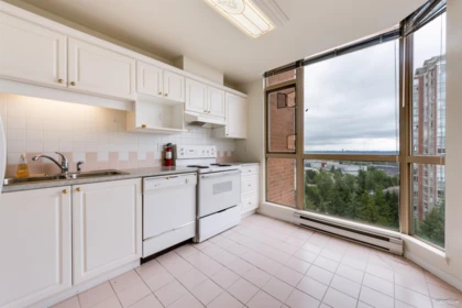1707 6838 Station Hill Drive, Burnaby, BC, Burnaby — Apartment/Condo for sale