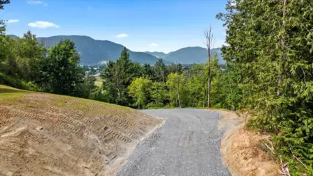 Kitchen Island Photo of 42205 Majuba Hill Road, Chilliwack, BC