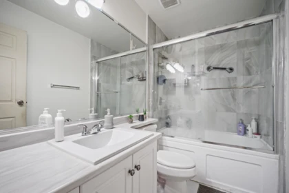 Primary Bathroom Photo of 75 13880 74 Avenue, Surrey, BC