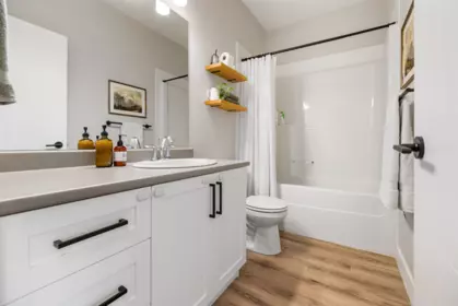 Guest Bathroom Photo of 10392 Wedgewood Drive, Chilliwack, BC