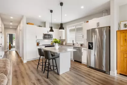 Kitchen Island Photo of 10392 Wedgewood Drive, Chilliwack, BC