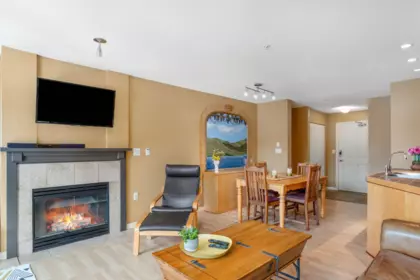 209 8080 Nicklaus North Boulevard, Whistler, BC, Whistler — Apartment/Condo for sale