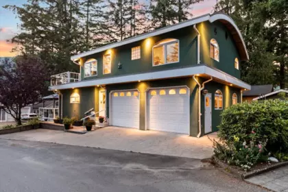 Family Room Photo of 267 First Avenue, Cultus Lake, BC