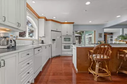 Kitchen Island Photo of 267 First Avenue, Cultus Lake, BC