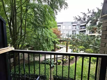 Kitchen Photo of 220 13321 102a Avenue, Surrey, BC