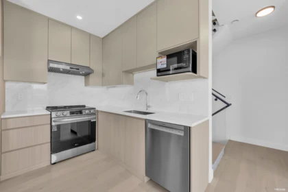 1 3800 Pender Street, Burnaby, BC, Burnaby — Half Duplex for sale