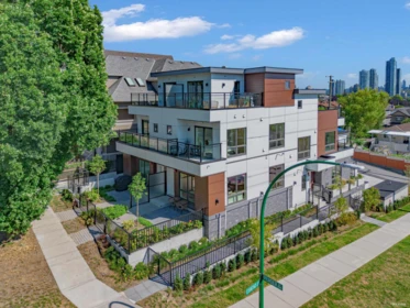 1 3800 Pender Street, Burnaby, BC, Burnaby — Half Duplex for sale