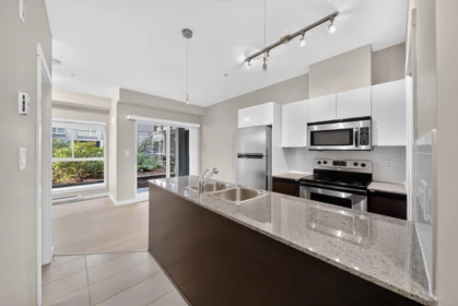 Kitchen Photo of 222 13733 107a Avenue, Surrey, BC