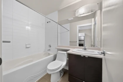 Primary Bathroom Photo of 222 13733 107a Avenue, Surrey, BC