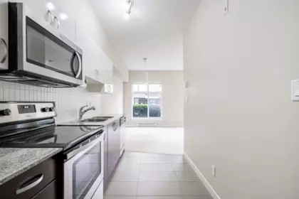 Kitchen Photo of 103 13728 108 Avenue, Surrey, BC