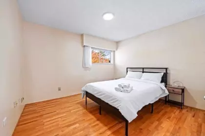 Powder Room Photo of 3136 E 53rd Avenue, Vancouver, BC