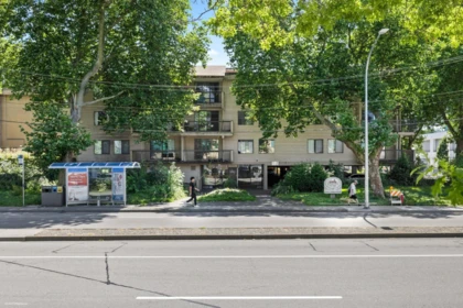 211 8400 Lansdowne Road, Richmond, BC, Richmond — Apartment/Condo for sale