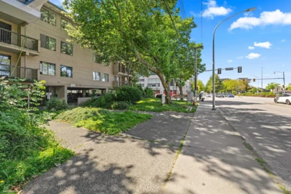 211 8400 Lansdowne Road, Richmond, BC, Richmond — Apartment/Condo for sale