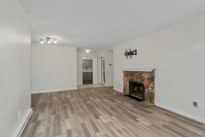 109 555 North Road, Coquitlam, BC, Coquitlam — Apartment/Condo for sale