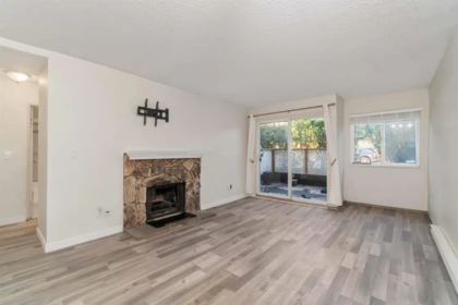 109 555 North Road, Coquitlam, BC, Coquitlam — Apartment/Condo for sale