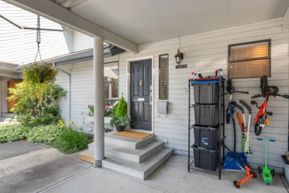 Kitchen Photo of 15879 Alder Place, Surrey, BC