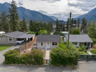 444 Victoria Street, Pemberton, BC, Pemberton — Single Family Residence for sale