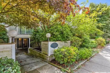 Entry Foyer Photo of 101 3270 W 4th Avenue, Vancouver, BC