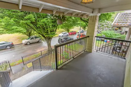 Entry Foyer Photo of 550 Cassiar Street, Vancouver, BC