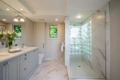 Hallway Photo of 703 3131 Deer Ridge Drive, West Vancouver, BC