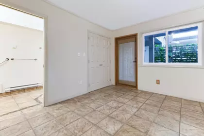 Kitchen Photo of 4 15971 Marine Drive, White Rock, BC