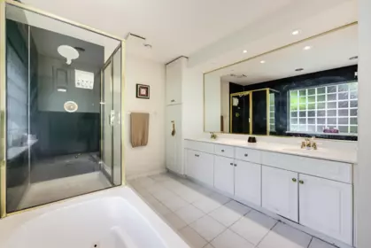 Powder Room Photo of 9323 206a Street, Langley, BC