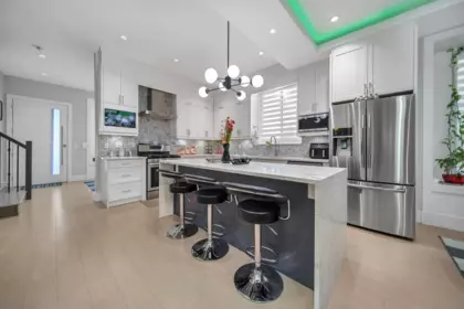 Kitchen Island Photo of 13001 59 Avenue, Surrey, BC