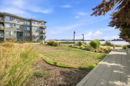 Front Yard Photo of 202 14200 Riverport Way, Richmond, BC