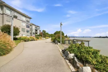 Garden / Landscaping Photo of 202 14200 Riverport Way, Richmond, BC