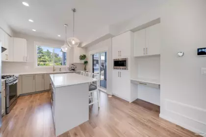 Guest Bathroom Photo of 9 1871 165a Street, Surrey, BC