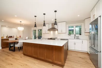 Kitchen Island Photo of 20376 40a Avenue, Langley, BC
