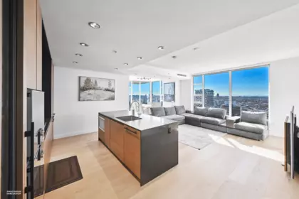 Kitchen Photo of 4806 1289 Hornby Street, Vancouver, BC