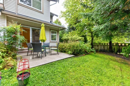Entry Foyer Photo of 20 2678 King George Boulevard, Surrey, BC